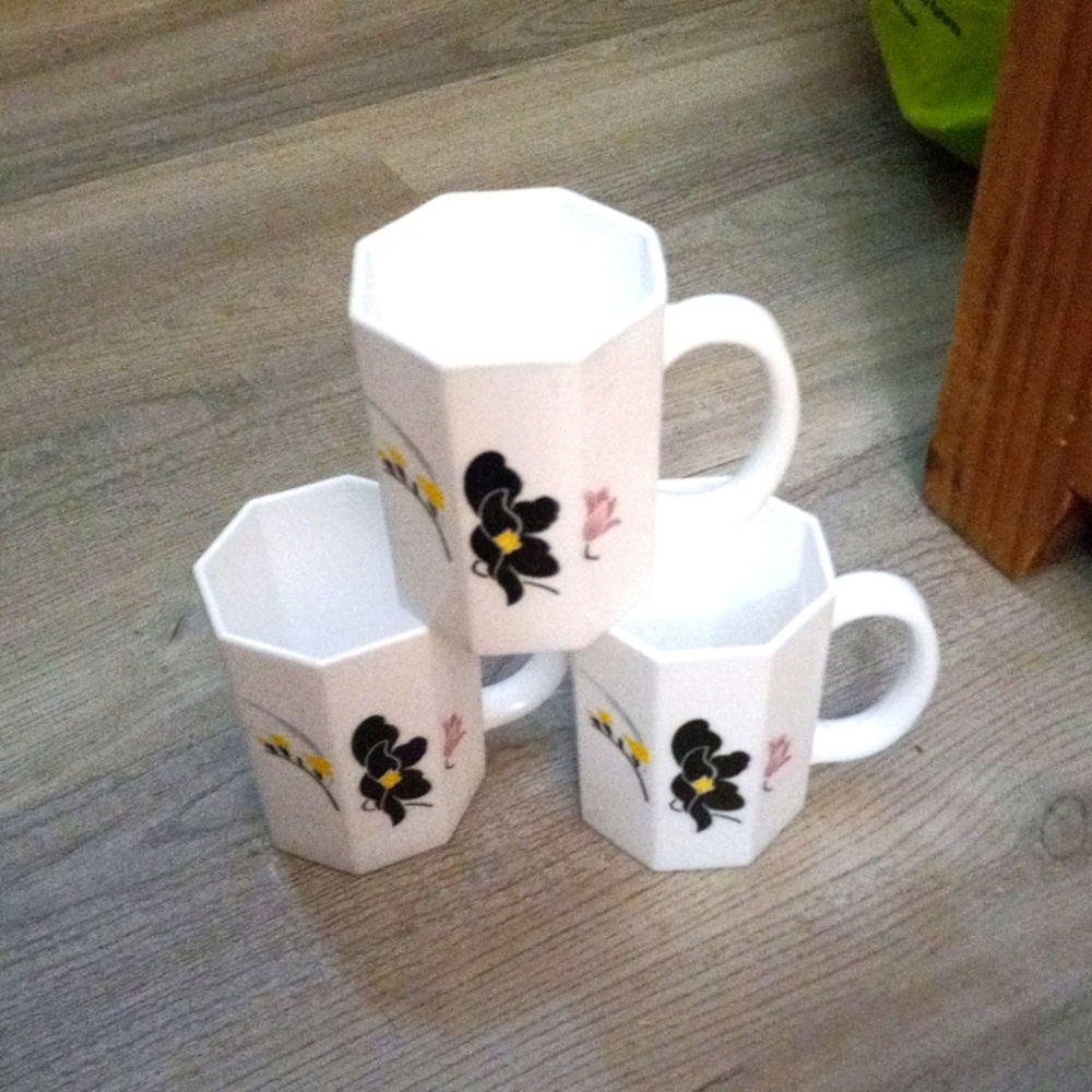 Set of 3 Vintage 80s Arcoroc Mugs